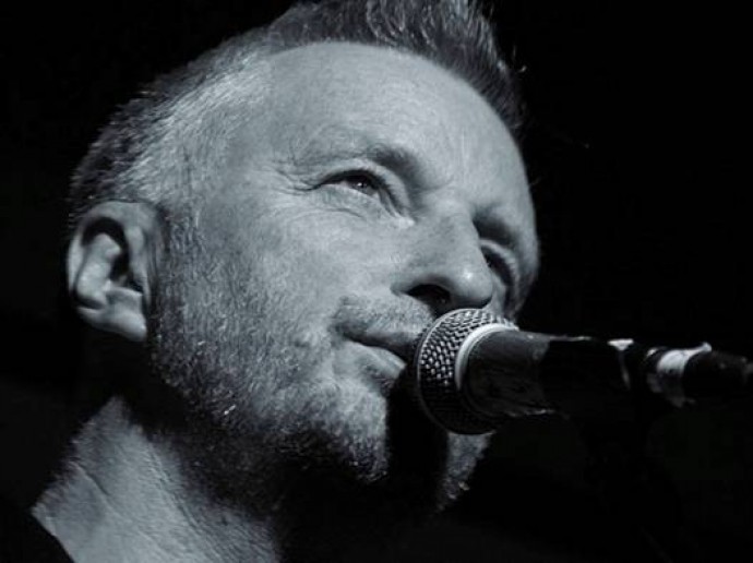 Billy Bragg - Il più importante cantautore politico britannico tra pochi giorni in Italia.  Video di “The Midnight Special”